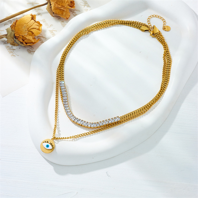 This is a unique and fashionable design from Europe and America. It features a double-layered chain with diamonds, a round eye pendant, and a titanium steel gold-plated necklace Specification drawing