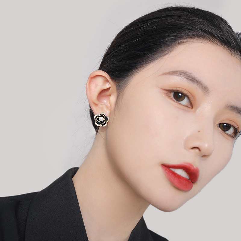 Korean-style camellia pearl earrings for women, with an inS-style, light luxury and high-end feel, elegant stud earrings, versatile, chanel-style earrings for women details Picture