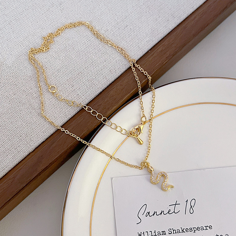 Lucky Snake Necklace for Women, a new 2024 bestseller with a light luxury and niche design sense, is a high-end collarbone chain accessory Application Scenario