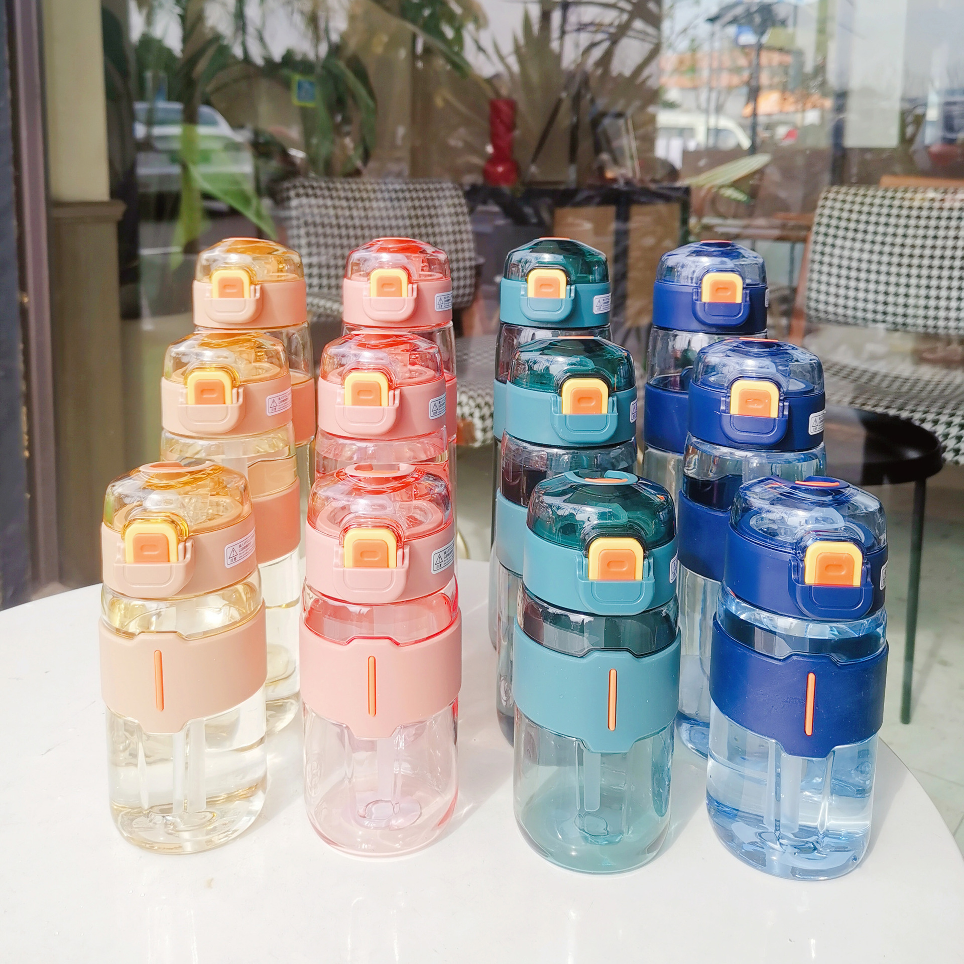 Simple and sporty straw cup, high appearance level, outdoor portable water cup, anti-drop, student couple fitness pop-up lid plastic cup details Picture