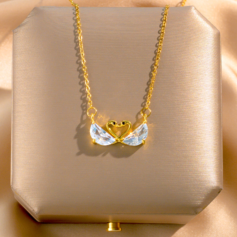 A fashionable crystal double swan necklace for women, with a light luxury and high-end feel. The collarbone chain is exquisitely set with zircon full diamonds full figure