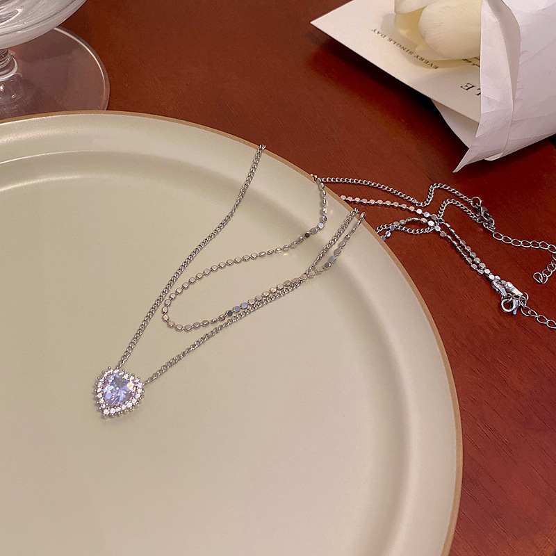 Korean version double-layered heart-shaped necklace for women, with a light luxury and niche design sense, exquisite diamond-encrusted zircon collarbone chain accessory Application Scenario