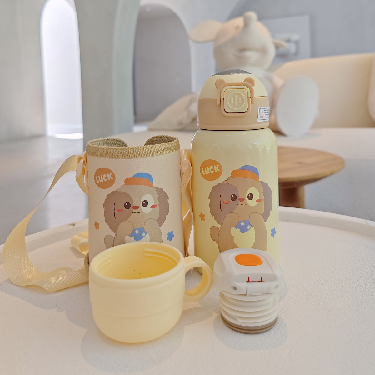 Wholesale of smart temperature-measuring insulated cups, children's cartoon cute water bottles, portable three-lid multi-functional anti-drop baby cups Application Scenario