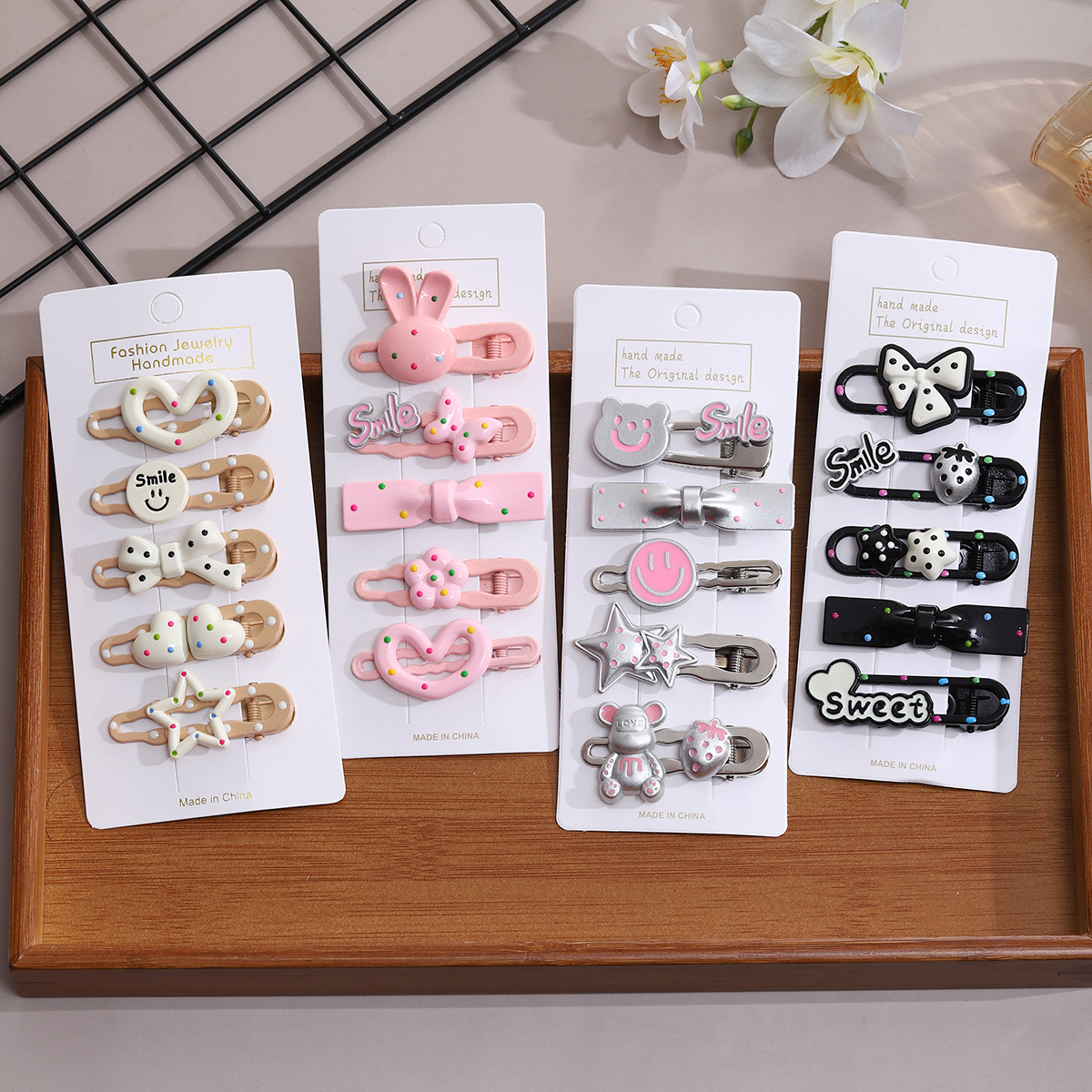 The 2025 new model of hair clips, dopamine children's hair clips, cute polka dot forehead hair clippers, bangs clips and side clips full figure