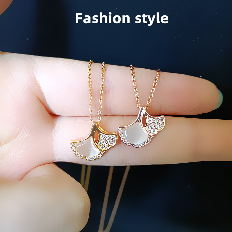 Titanium steel ginkgo leaf necklace, women's cat's eye stone pendant, Instagram niche design sense, fortunate to be a popular online celebrity accessory Application Scenario