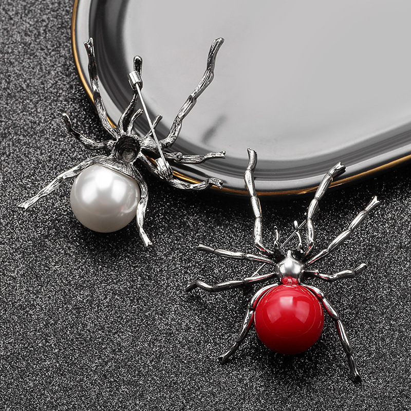 European and American fashionable metal imitation pearl spider brooches, personalized export insect brooch pins, clothing accessories details Picture