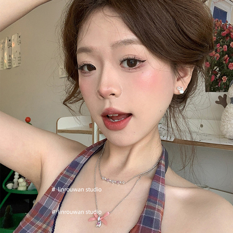 Wholesale of light luxury and high-end square zircon pearl ear studs with a niche design sense, exquisite and sweet earrings for girls Application Scenario