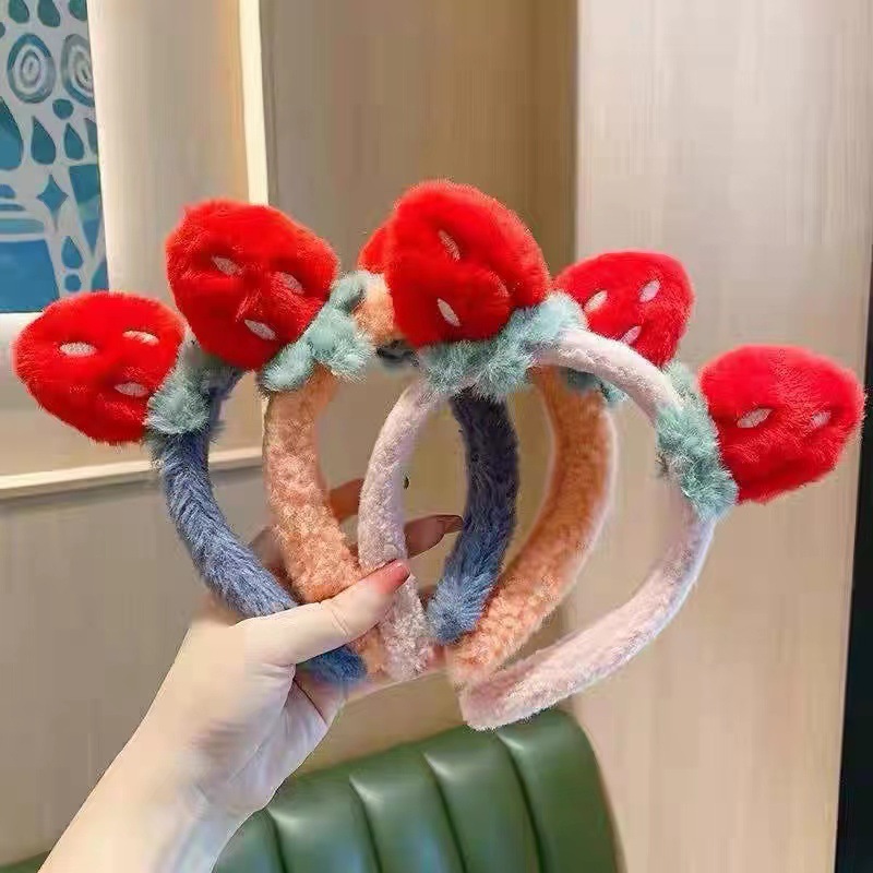 Cute three-dimensional strawberry hair bands, sweet plush headbands, face washing and makeup, parent-child hair clips for sale, and budding headwear Specification drawing