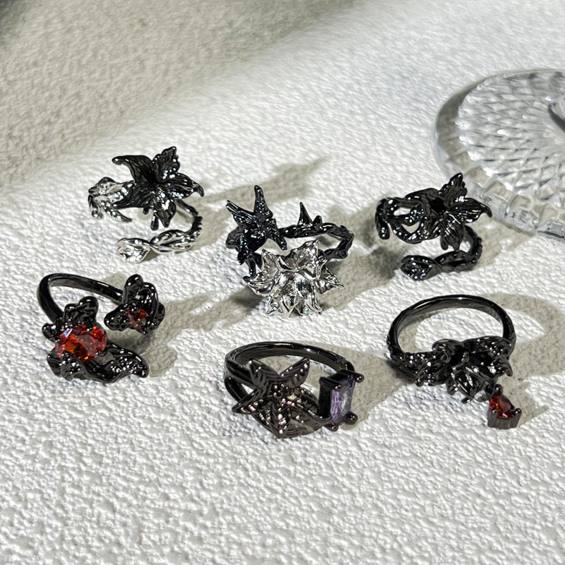 Punk dark style mandala flower ring, neutral style, sweet and cool, spicy girl, irregular texture design sense ring trend Application Scenario