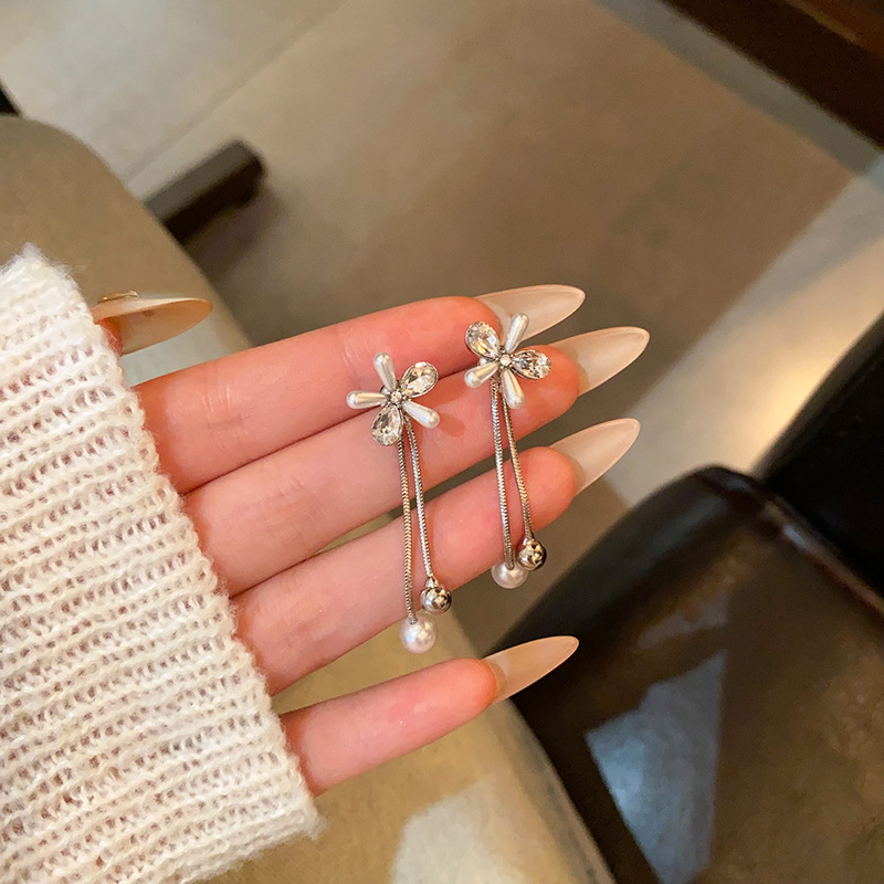 Tassel flower bead earrings, a Korean-style light luxury and high-end back-hanging stud earrings for women, a new versatile ear accessory for 2025 full figure