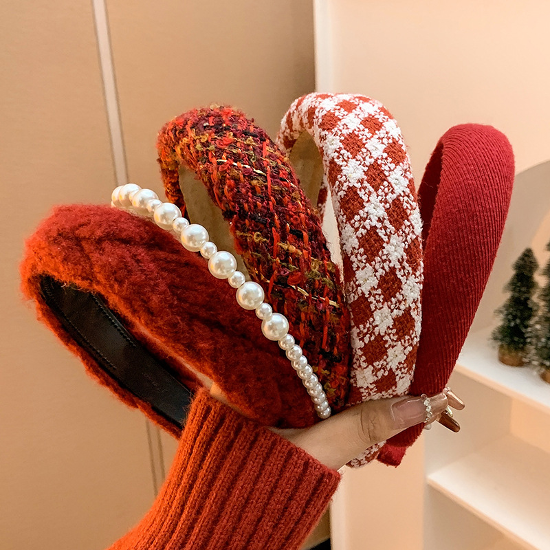 The 2022 New Year's style high top retro red hairband for women, a Korean Internet celebrity hair clipping headband with wide edges full figure