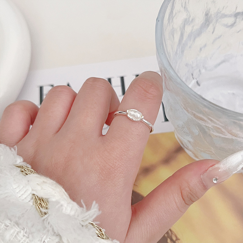 A new off-the-beaten-path casual ring with zircon and sparkling diamonds, featuring a high-end and cool design for women full figure