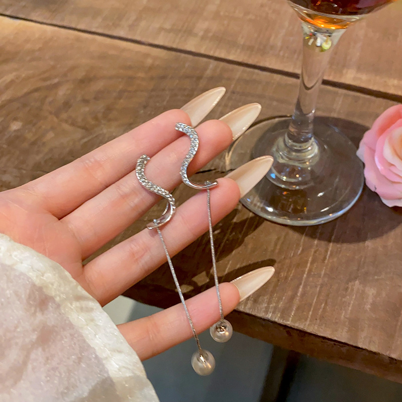 Korean-style diamond-encrusted arc-shaped pearl stud earrings for women, retro, versatile and high-end tassel earrings S925 silver needle bestsellers full figure