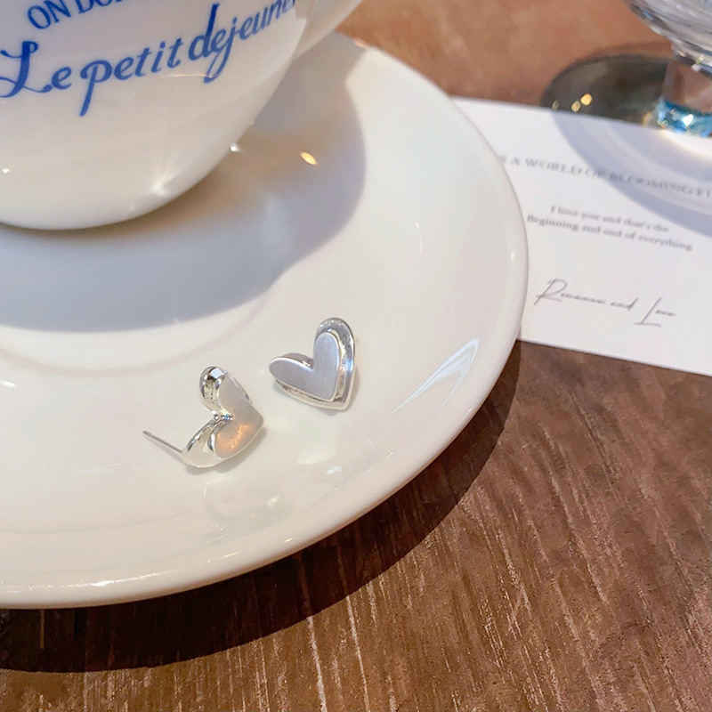 Brushed and frosted textured heart-shaped earrings for women, cold and stylish style earrings, Korean-style fashionable and high-end stud earrings Specification drawing