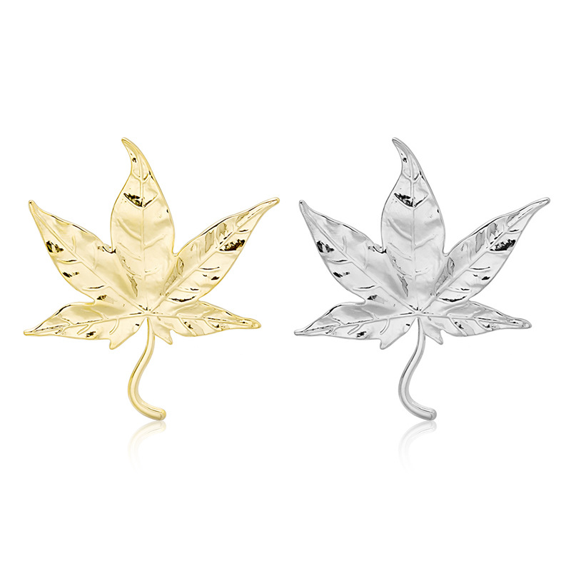 European and American trendy and creative maple leaf brooches, retro fashion, versatile and elegant clothing accessories, suit pins and badges full figure