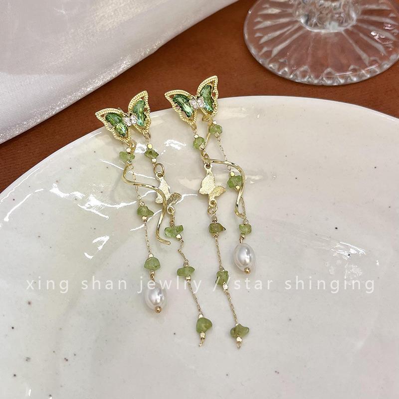 Super fairy-like green zirconium butterfly tassel earrings, sweet and long pearl stud earrings for women, unique and elegant earrings Application Scenario