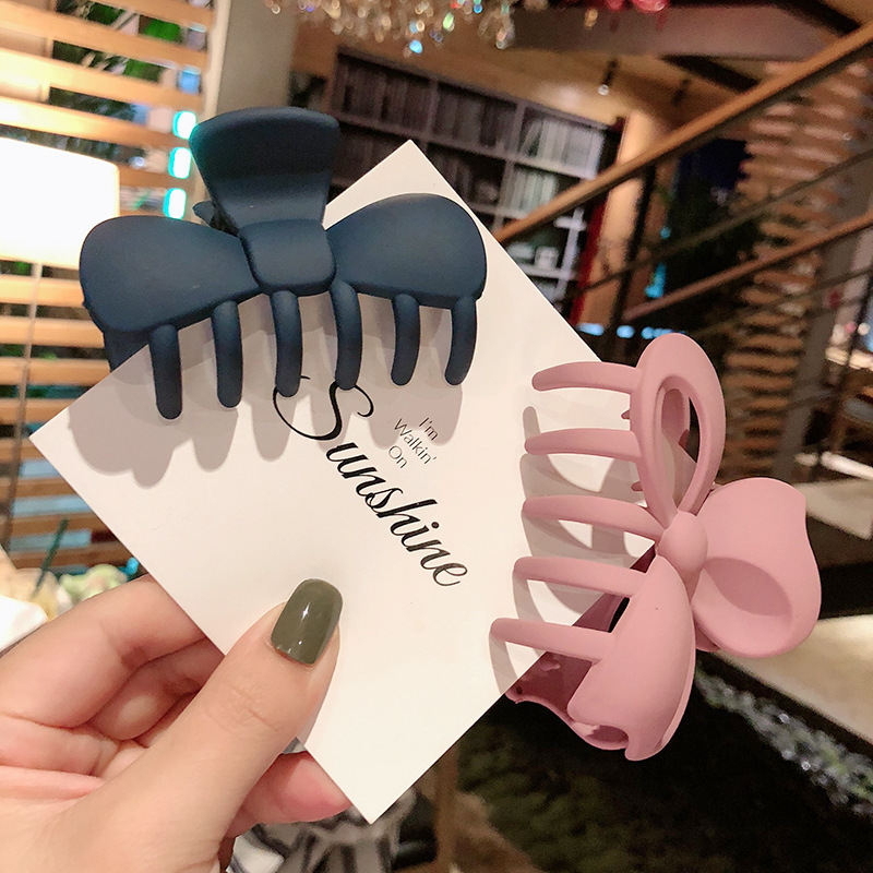 Korean bow clip, hollowed-out bow tie, hair clip, hair accessory, Internet celebrity style, flower-shaped large back head hairpin, hair flower girl Specification drawing