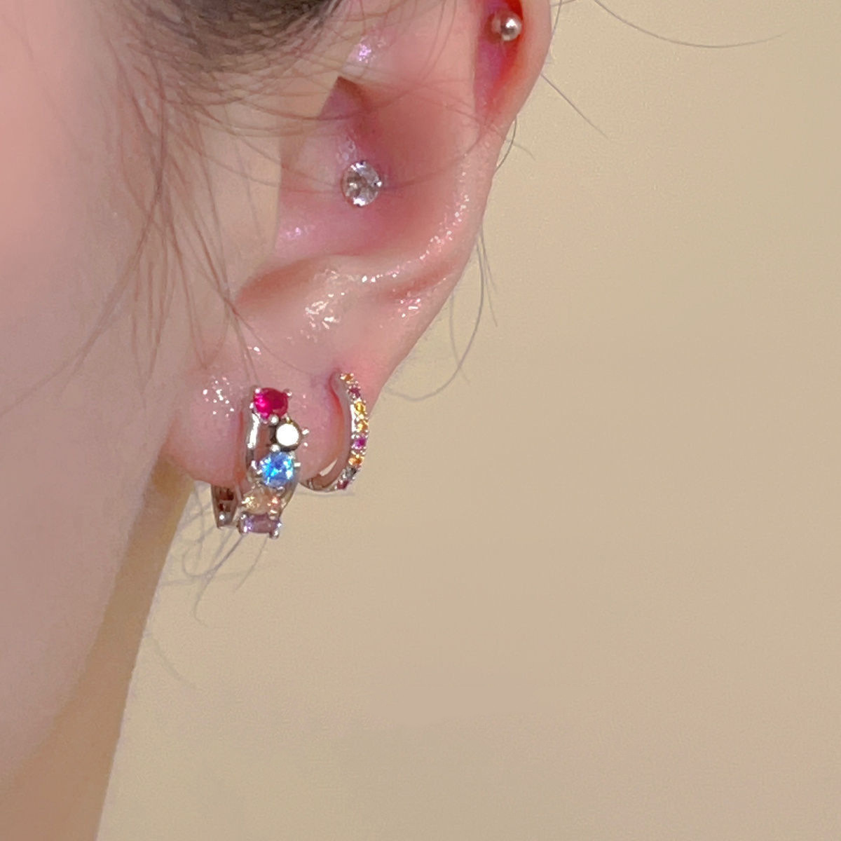 Colorful diamond-encrusted ear buckles for women, sweet and cool, fashionable and simple, ins style, versatile earrings, light luxury and high-end earrings details Picture