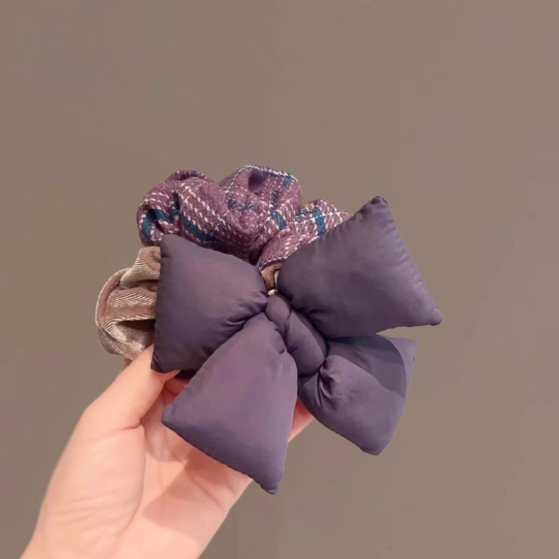 A new Korean hair accessory for women, featuring a high-end grey black fungus brim, cotton-filled purple bow tie, and a ponytail bun Application Scenario