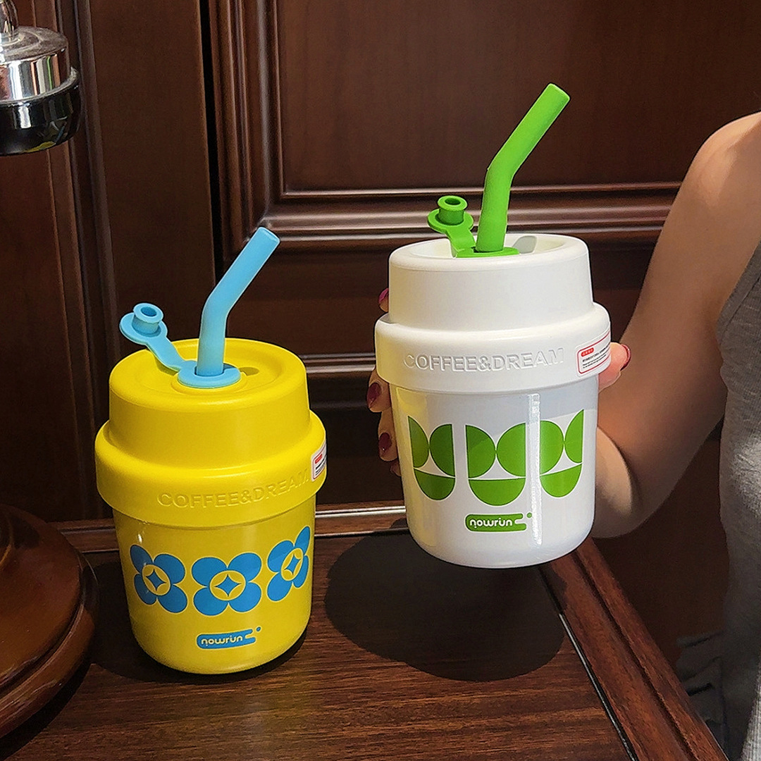 Girls' fresh coffee cup, high appearance level, compact and portable insulated cup, stainless steel cold preservation office straw water cup, gift full figure
