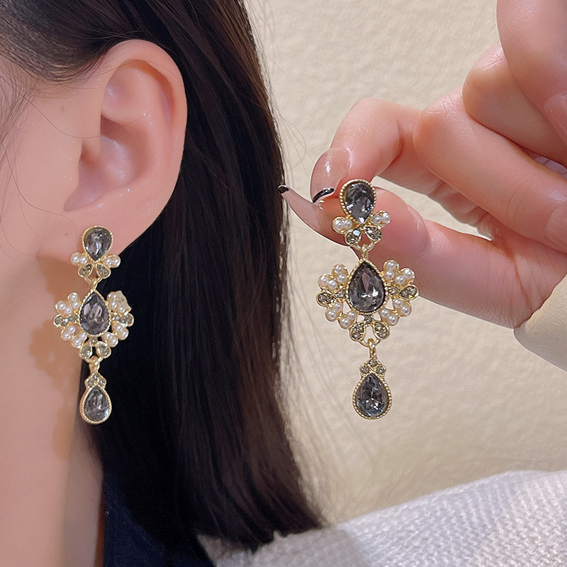 925 Silver needle French retro court style pearl earrings, women's InS-style light luxury high-end design earrings and earrings details Picture