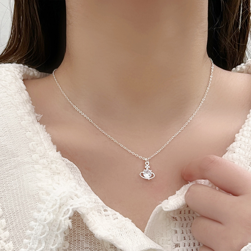 Zirconium Saturn pendant necklace for women, exquisite, light luxury, niche and high-end collarbone chain, versatile neck chain Application Scenario
