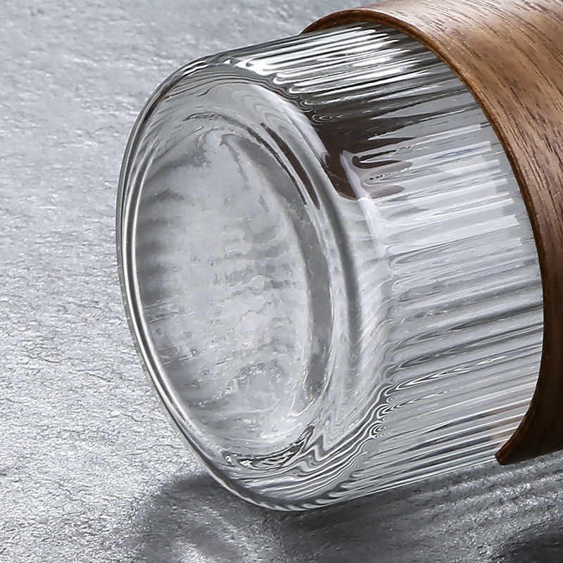 Japanese-style retro vertical patterned anti-scald and heat-resistant drinking cup, ear-hanging coffee cup, iced American latte cup, heat-insulating beverage cup Application Scenario