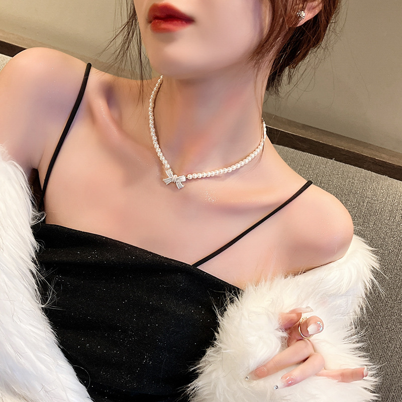 A light luxury, elegant and refined ladylike bow pearl necklace, a fashionable and niche design for women, a sweater chain, a neck chain and other accessories Application Scenario