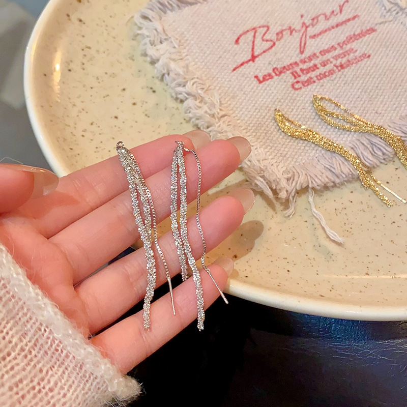 Light luxury and high-end, shimmering earrings, women's shining stars all over the sky, long tassel stud earrings, best-selling Instagram trendy earrings full figure