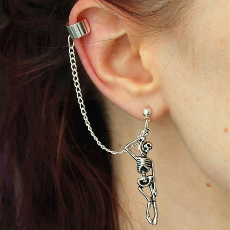 European and American aged alloy skull earrings, trendy punk asymmetrical chain ear clips, Halloween couple accessories full figure