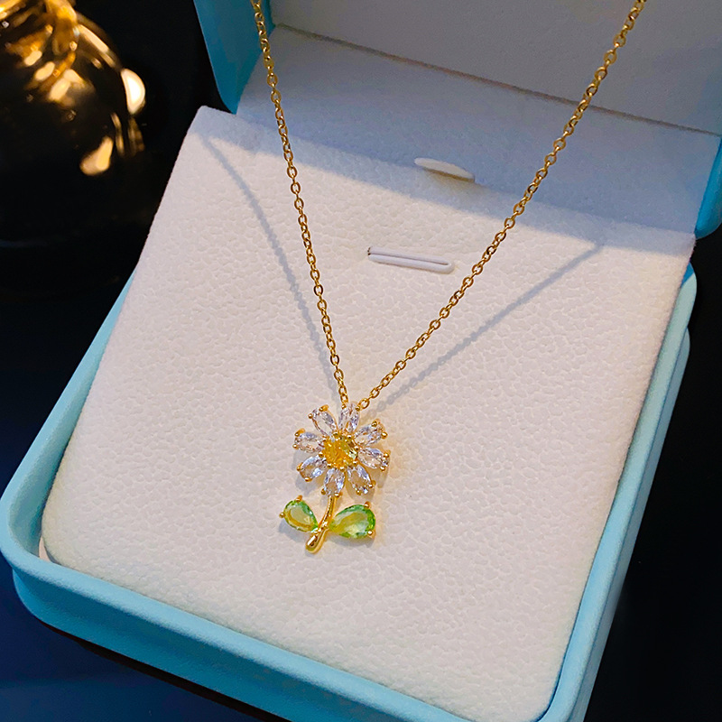 A genuine gold electroplated crystal zircon sunflower necklace with a unique design sense for women, a light luxury collarbone chain, and a versatile titanium steel accessory Application Scenario