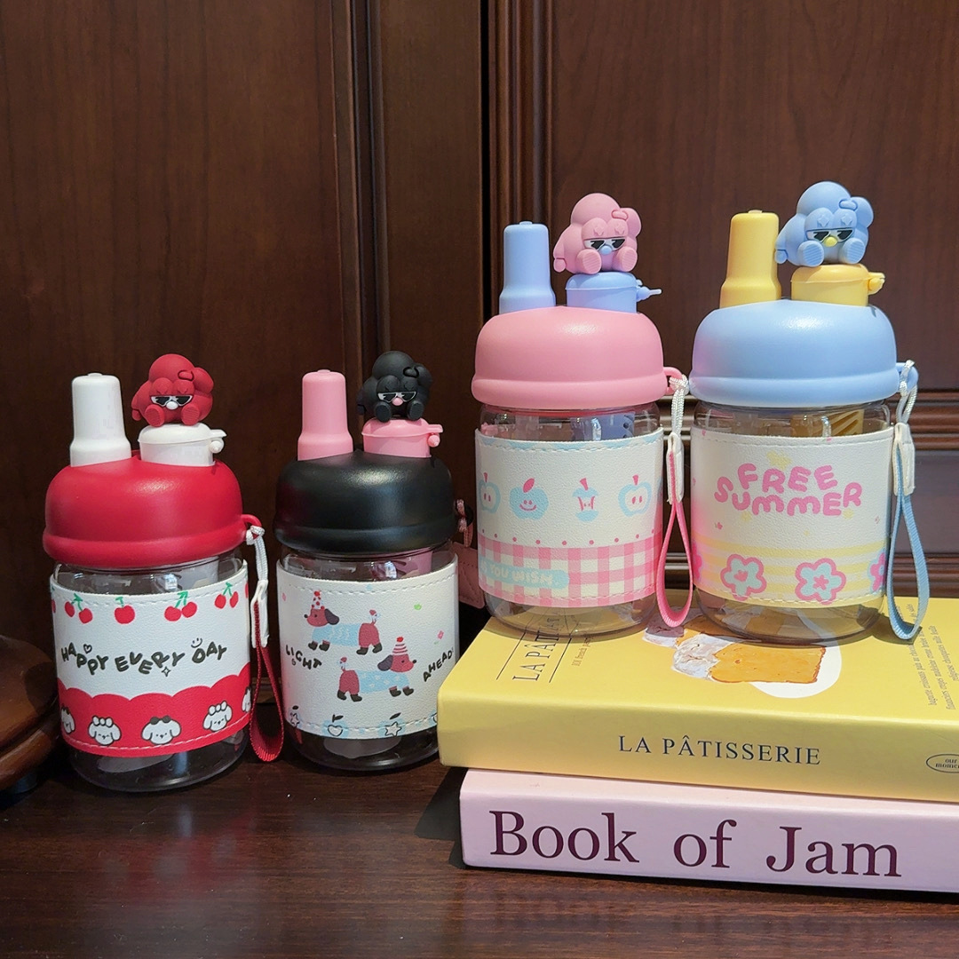 The new high-appeal straw cup cartoon comes with a tea strainer, plastic cup, exquisite gift cup, plush leather case and water cup details Picture