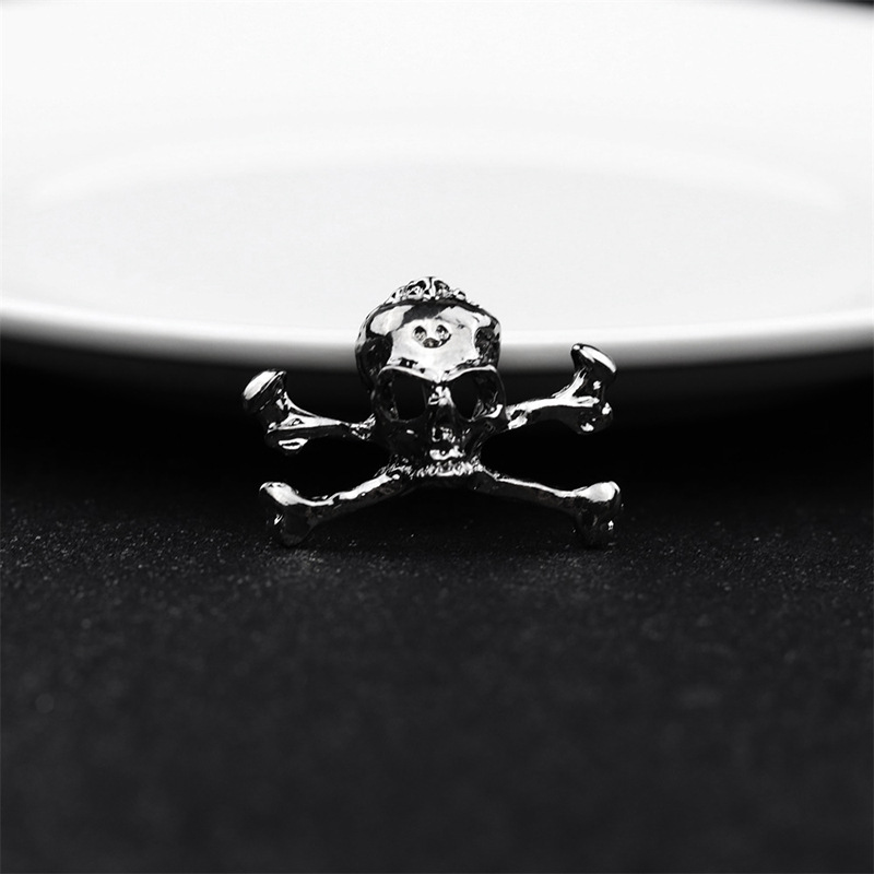 New Halloween black ghost head skull brooch, exaggerated and individualistic punk trend brooch and pin details Picture