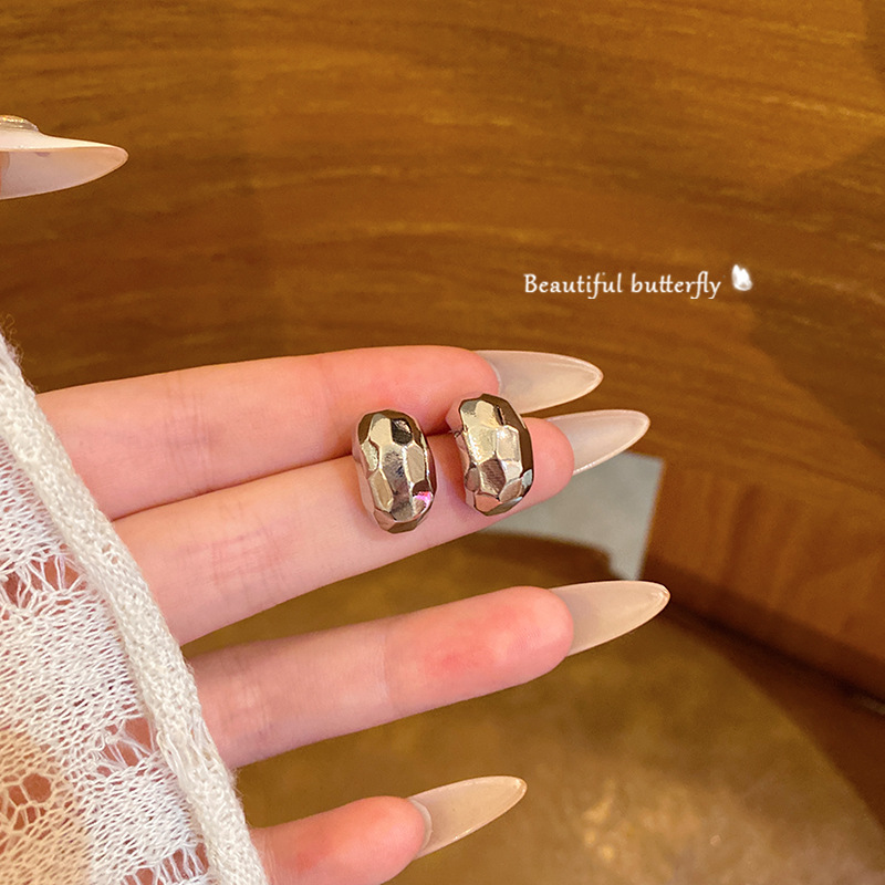 Cross-border European and American retro high-end hollow earrings for women, French trend gold-plated light luxury quality ring earrings for women full figure