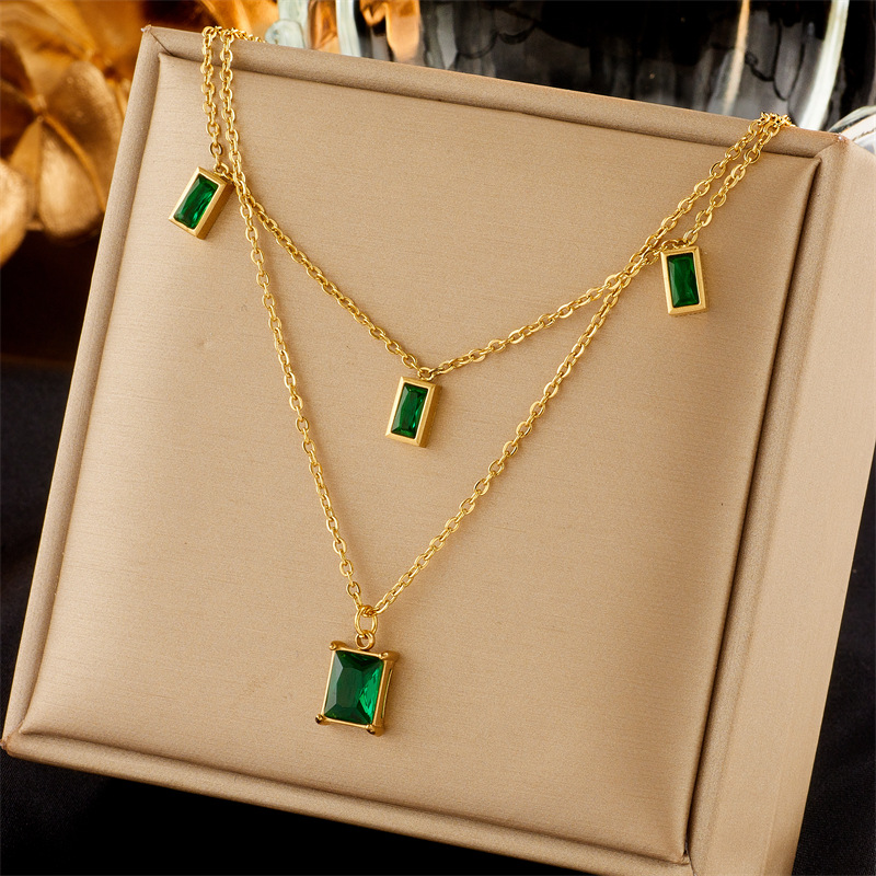 European and American cross-border fashion, retro, simple and niche emerald square pendant, multi-layer collarbone chain, elegant and versatile necklace full figure