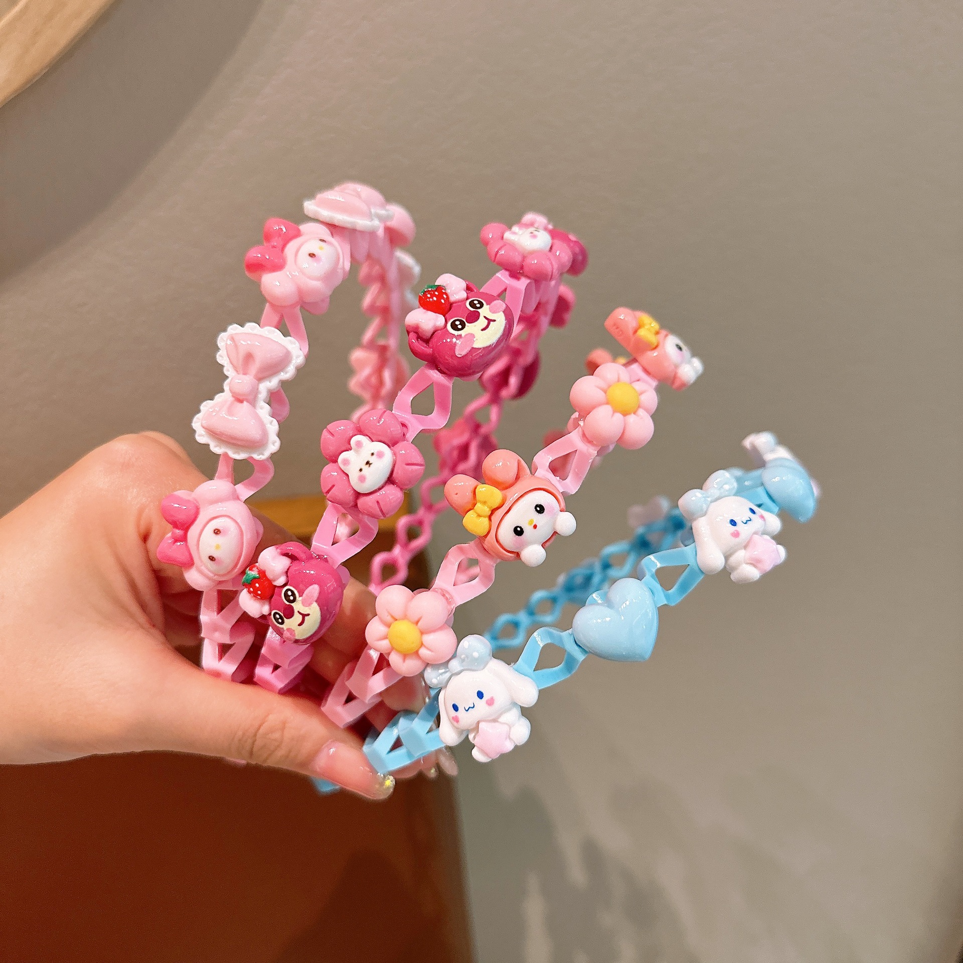Children's wavy hair band with teeth, anti-slip baby Kulomi headband, a perfect headwear for little girls to tidy up bangs and broken hair details Picture