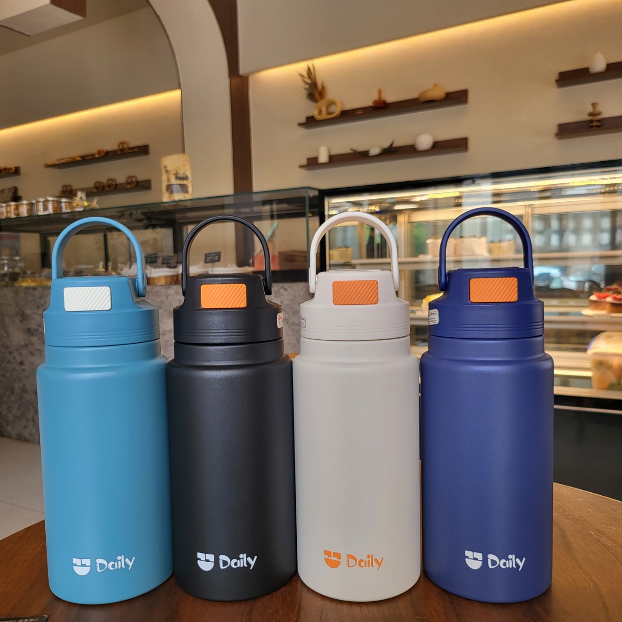 Cross-border modern and simple handle straw insulated cup, 304 stainless steel water cup, high appearance level, large capacity, convenient for adults full figure