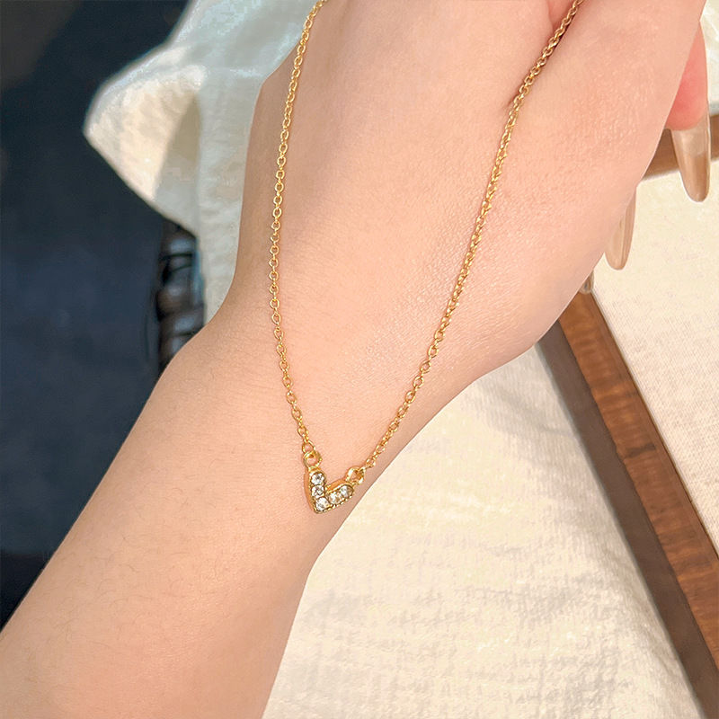 Sparkling diamond heart-shaped collarbone chain, Korean style, simple and niche zircon heart irregular versatile necklace for women details Picture