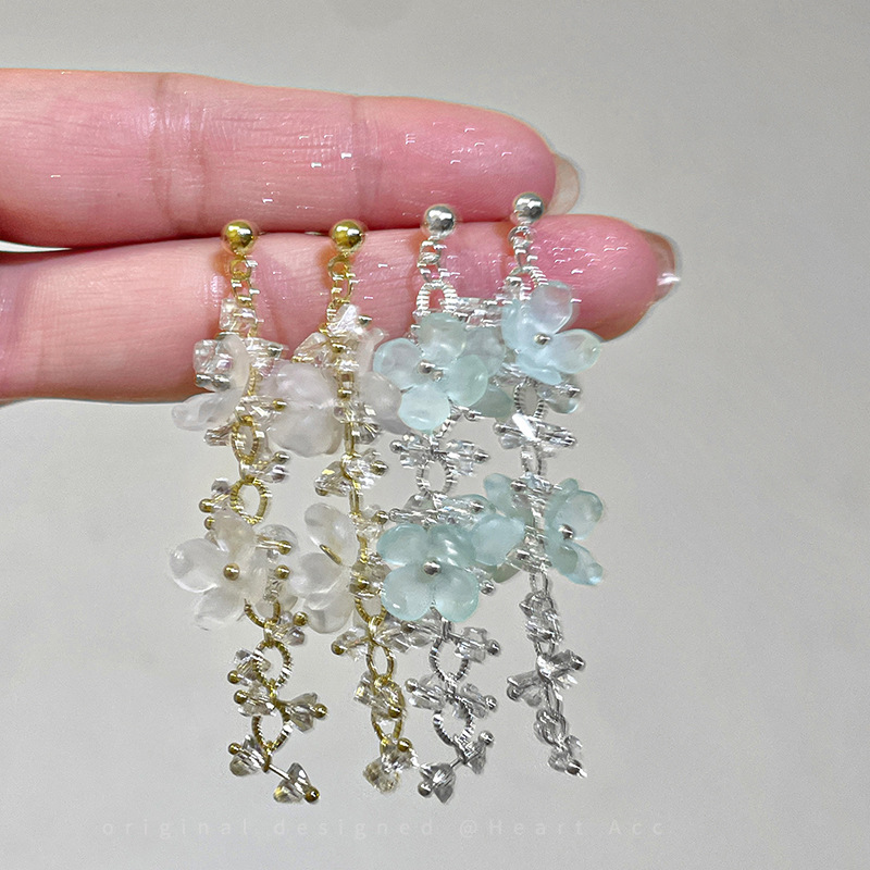 Super fairy-like flower tassel earrings for women, summer earrings, seaside vacation style, absolutely beautiful and elegant, round face earrings Application Scenario