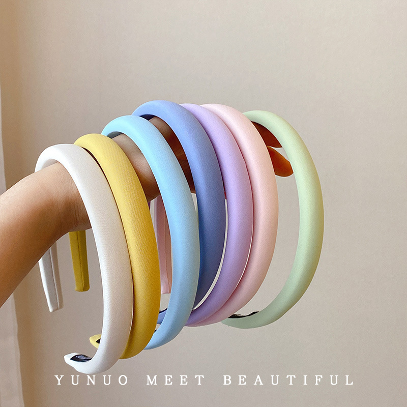 The new candy-colored sponge hairband for women in 2023, a simple facial cleansing and hair-pressing clip, is a versatile headband and accessory for going out details Picture