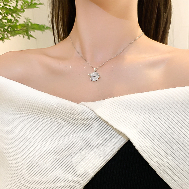 The Japanese and Korean light luxury design, full diamond cat's eye stone planet necklace, is a unique and versatile collarbone chain accessory that is popular among women Application Scenario