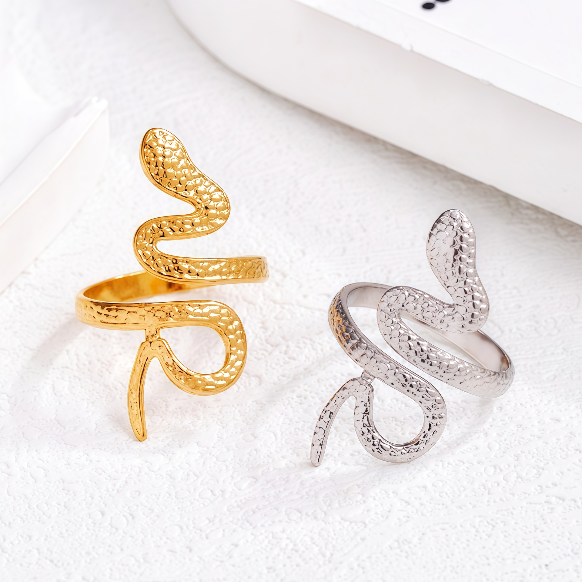 Cross-border golden snake-shaped 304 stainless steel ring, simple geometric irregular 18k gold ring jewelry in stock wholesale details Picture