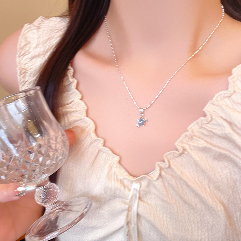 Blue star pendant necklace for women, 2025 new style, high-end and versatile, exquisite collarbone chain, elegant necklace accessory details Picture