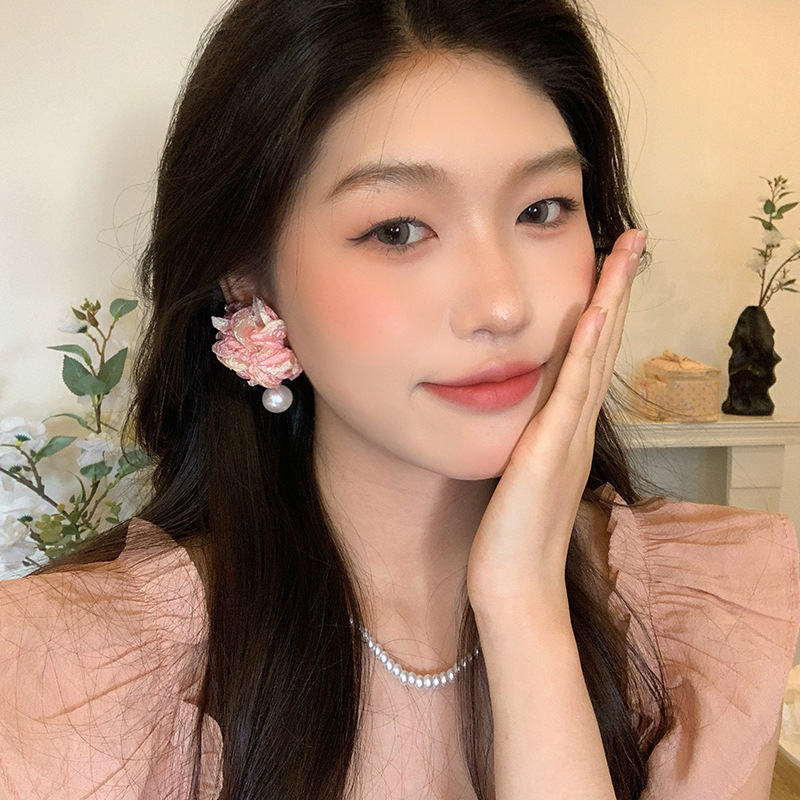 Super ethereal dopamine pink mesh flower earrings for women, summer seaside vacation style pearl earrings, exaggerated earrings details Picture