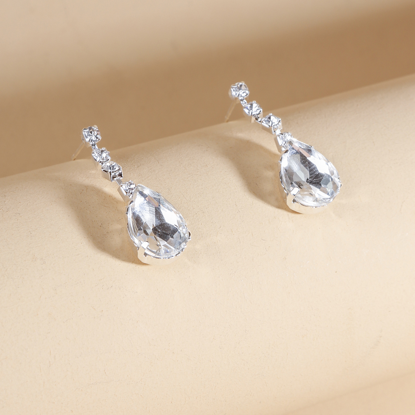 Cross-border exclusive bride necklace set, European and American wedding matching earrings, necklace and jewelry two-piece set manufacturer supply Specification drawing