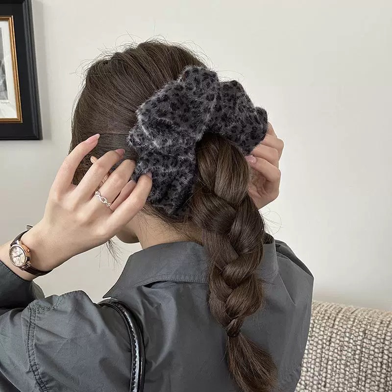 The 2024 new style of the popular mink fur leopard print large intestine hair band for women, with a high-end look and a leather band for women's hair tie and headwear Specification drawing