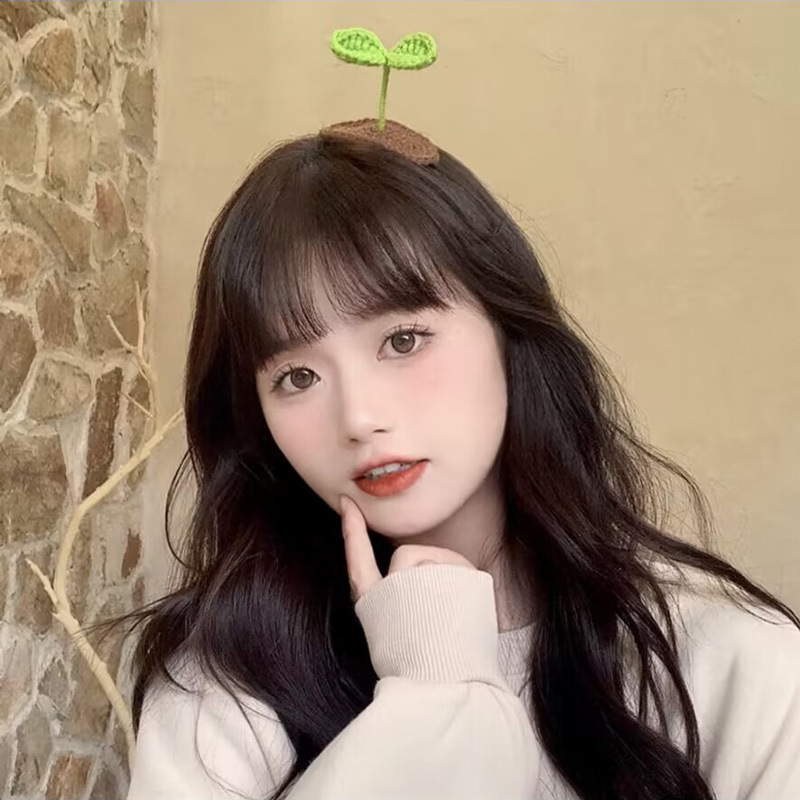 The 2022 new three-dimensional little bean sprout hair clip, a popular woolen knitted cute and creative bangs and funny hair clip bb clip Application Scenario