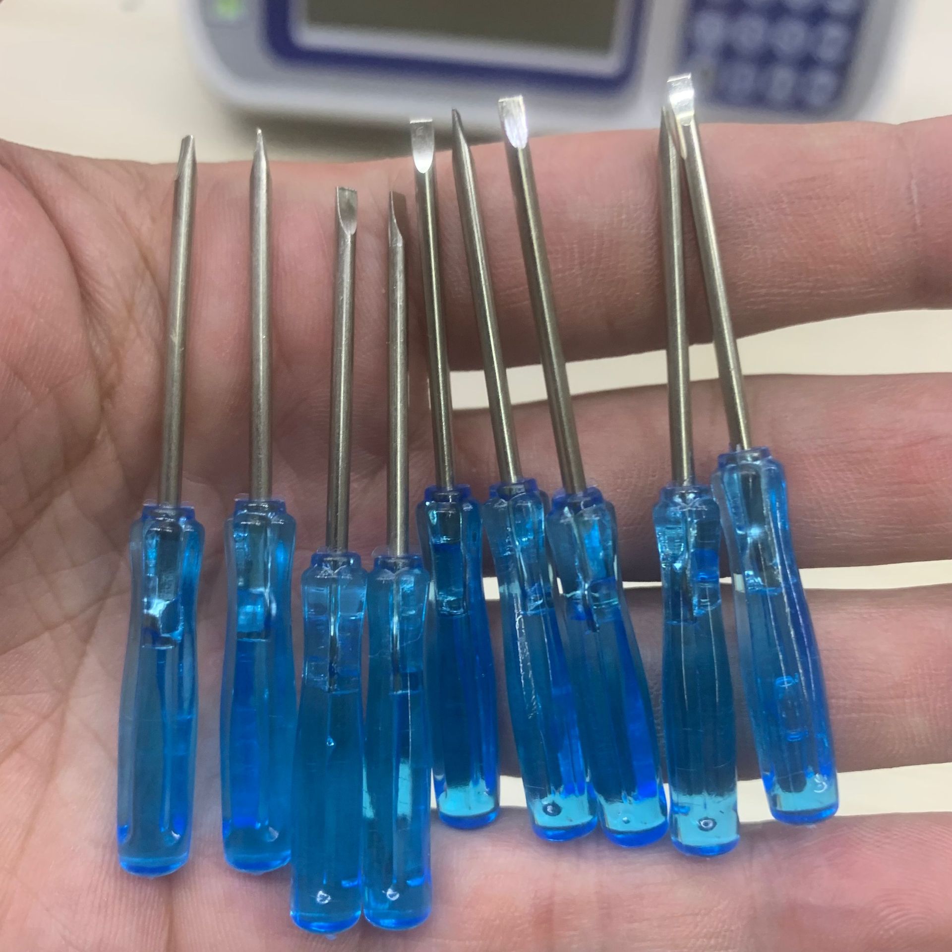 Blue crystal small square screwdriver 2.0 cross 2.0 single character 65mm mini screwdriver toy delivery undefined
