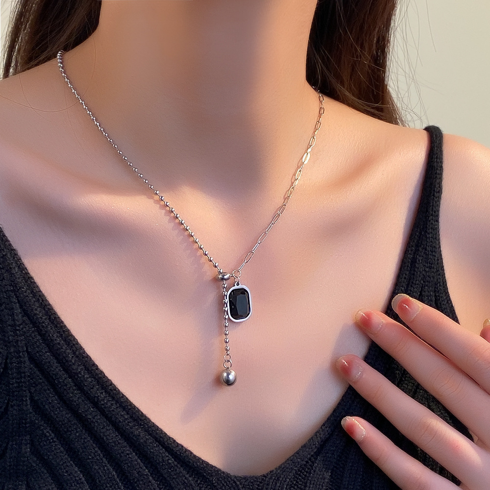 Korean-style geometric tassel spliced chain titanium steel necklace, a versatile and light luxury adjustable collarbone chain for women's fashion, autumn and winter accessories details Picture