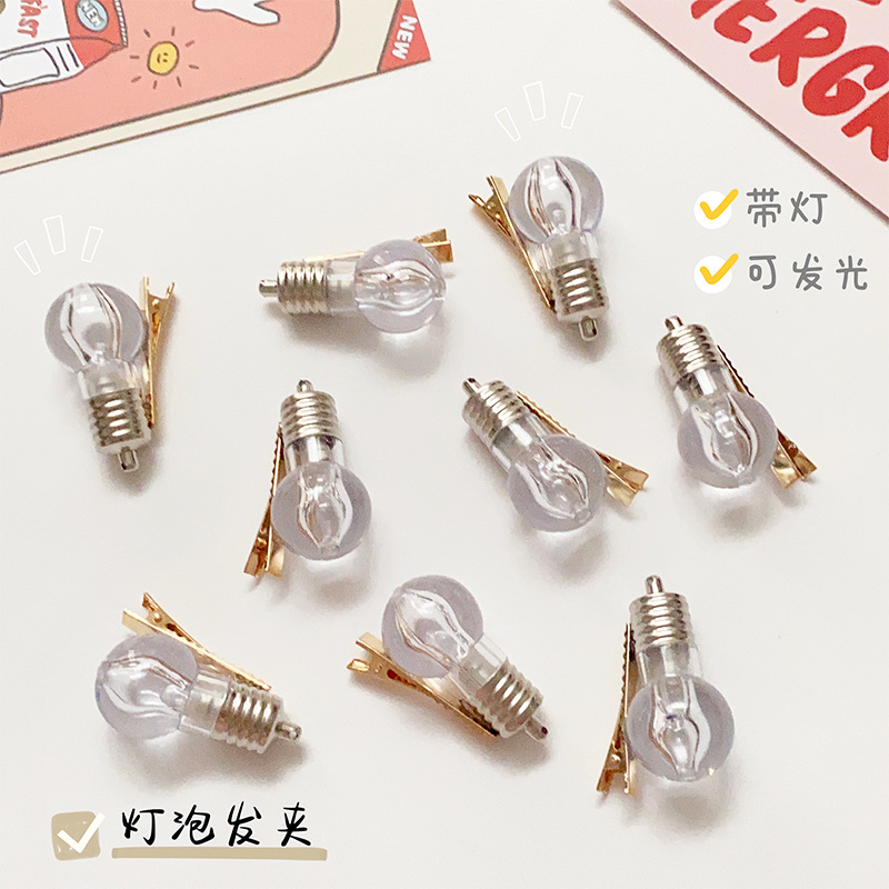 The 2022 new style of light bulb hairpin features a creative and fun dance-jumping design with a lit hairpin and a duckbill clip on the edge, which is quite amusing full figure